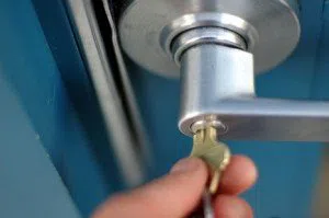 Neighborhood Locksmith Store Louisville, KY 502-255-1503 - key-broke-in-lock